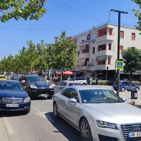 Lolu Apartment Plus Privat Parking Vlorë Екстериор снимка