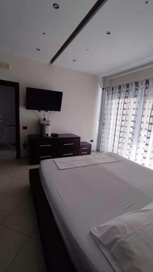 Lolu Apartment Plus Privat Parking Vlorë Екстериор снимка