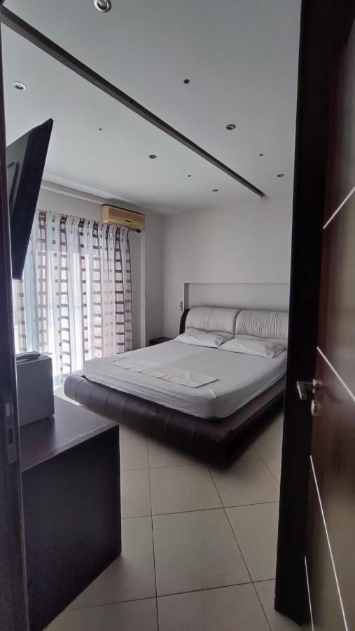 Lolu Apartment Plus Privat Parking Vlorë Екстериор снимка