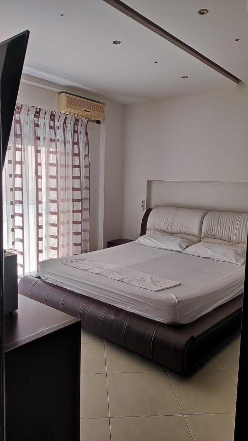 Lolu Apartment Plus Privat Parking Vlorë Екстериор снимка