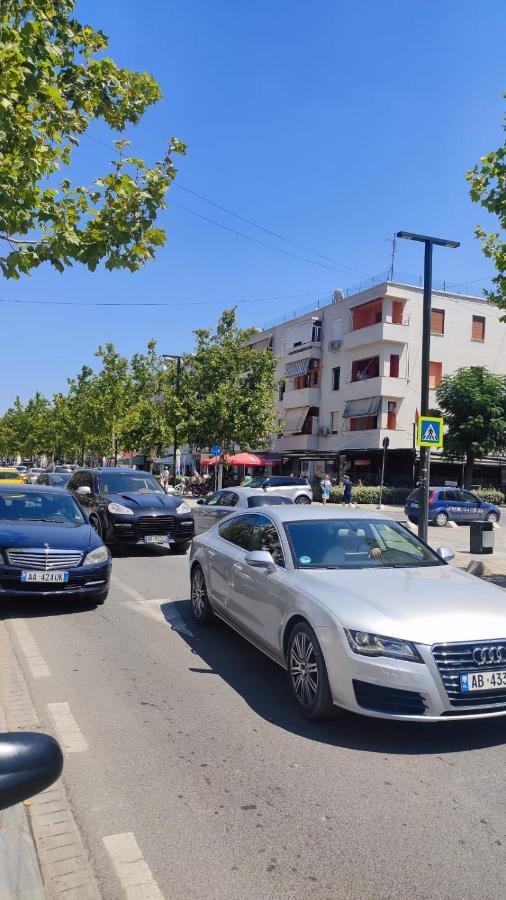 Lolu Apartment Plus Privat Parking Vlorë Екстериор снимка